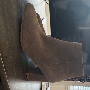 Blondo Waterproof Taupe Suede Ankle Booties 8.5